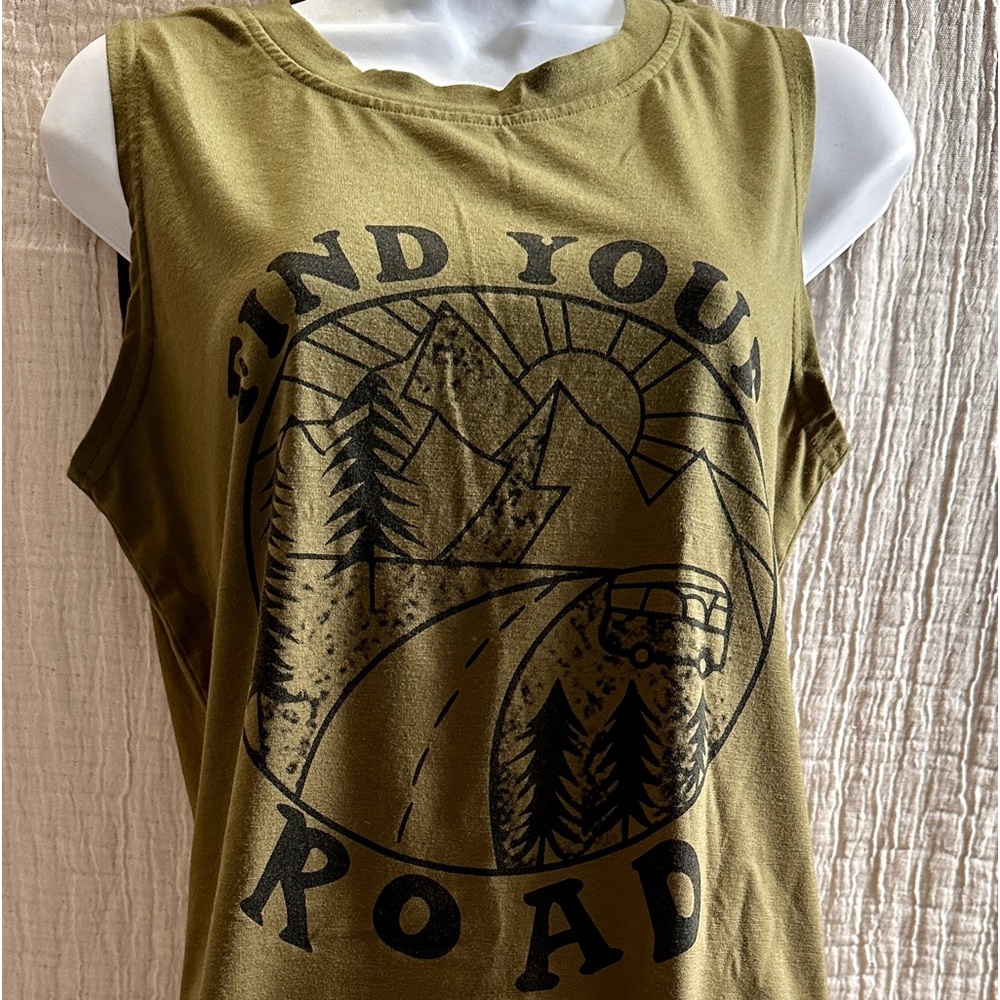Women’s graphic Muscle Tank *Size Med*never worn.